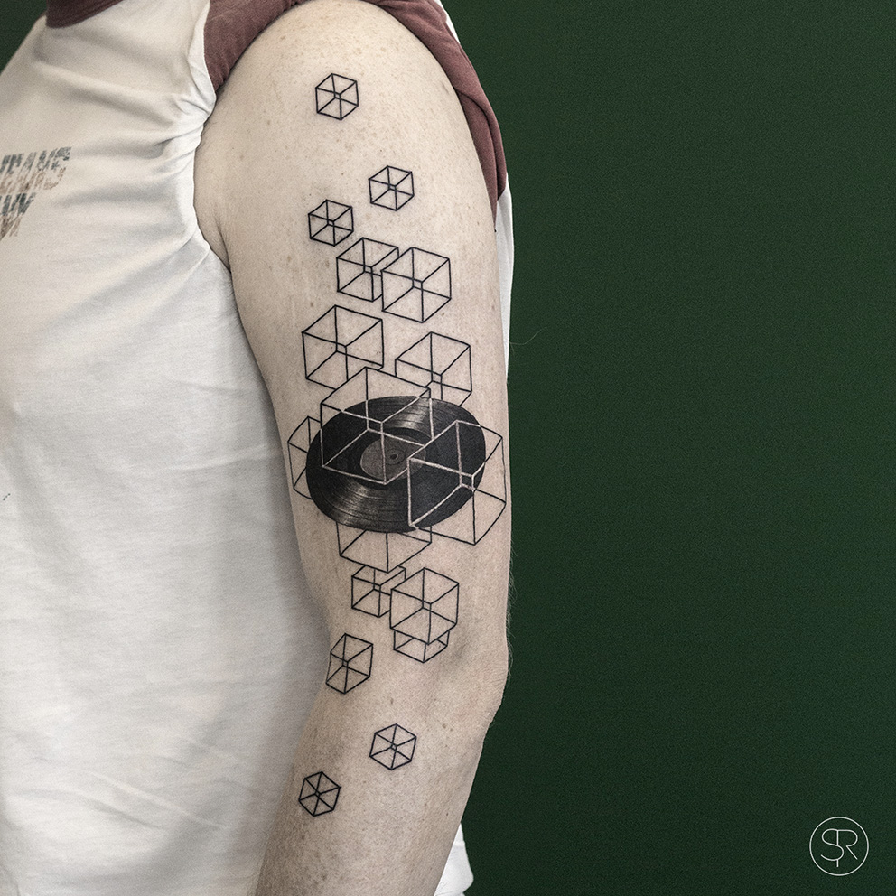 sven_rayen_geometric_tattoo_1