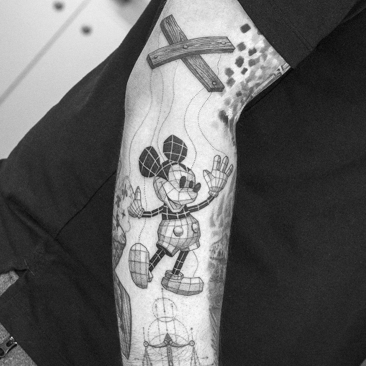 Geometric Fineline Tattoo - Sven Rayen
